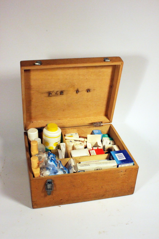 botiquin maleta madera (15eu.) 1u